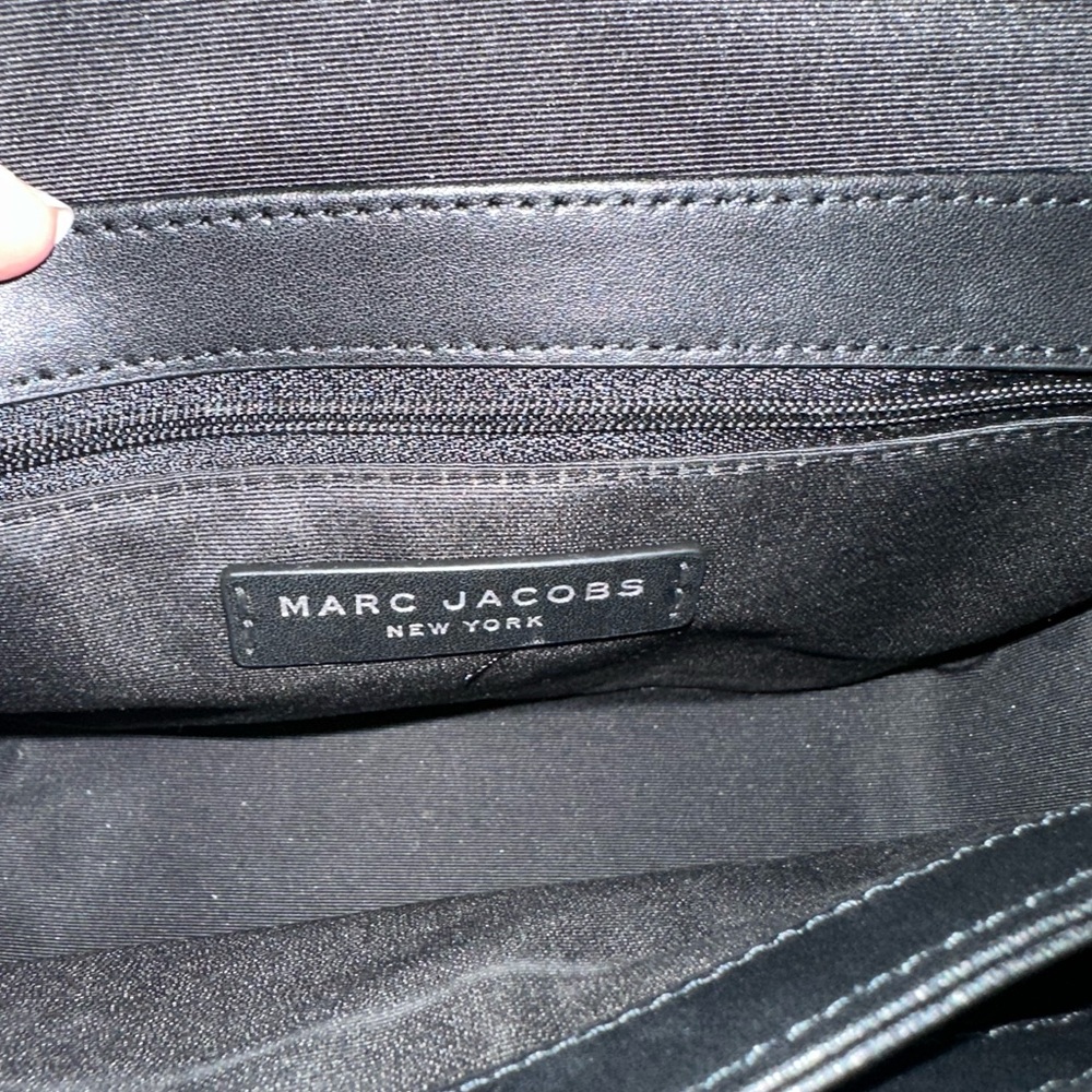 Marc Jacobs Elegant Black Crossbody Bag - Picture 6 of 12